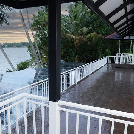 Quilon Lake Inn Coulão Exterior foto